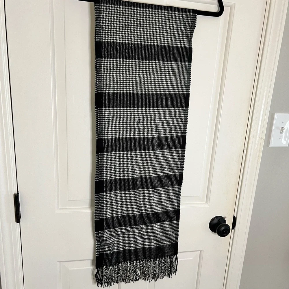 N/A beautiful scarf